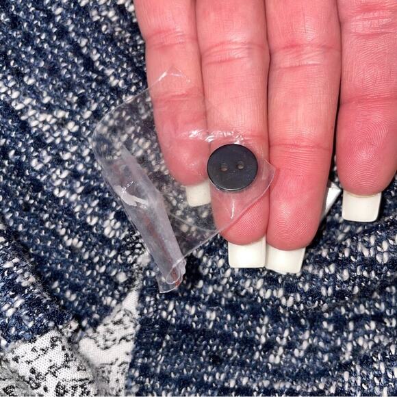 Bundle four for $20 💋 any items with 💋are eligible to bundle - Picture 9 of 10